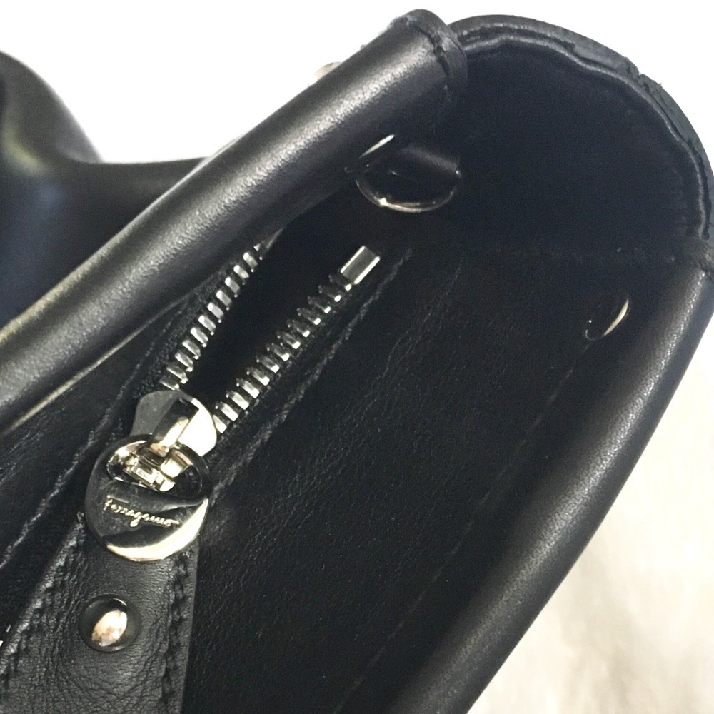 Sleek Ferragamo Leather Business Tote, Nero, Large 17W 16.5H 6.5D - Picture 7 of 9
